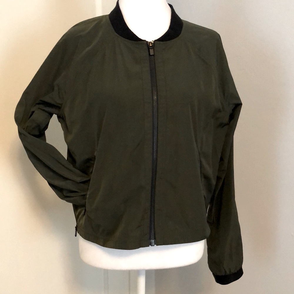 Athleta windbreaker with side vent panels